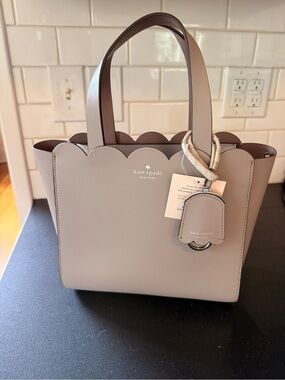 NWT kate spade Scalloped Tote in Light Taupe Gray